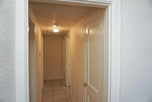 Foto del edificio - 7545 Wilder Ave