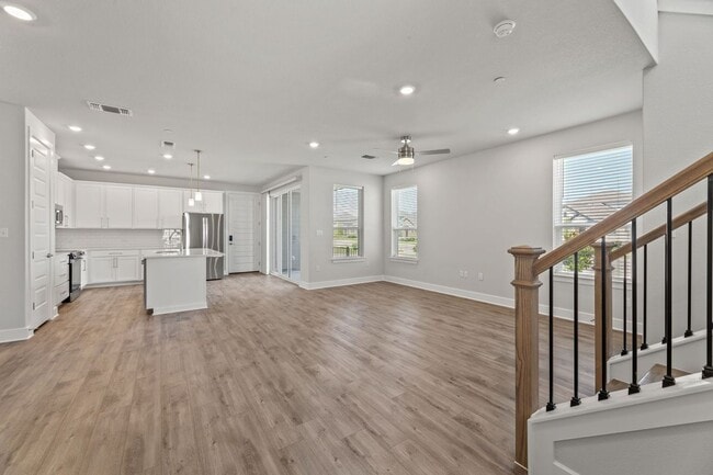 Building Photo - 213 Flowers Ave