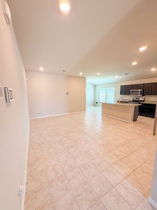 Building Photo - 6401 Coneflower Dr