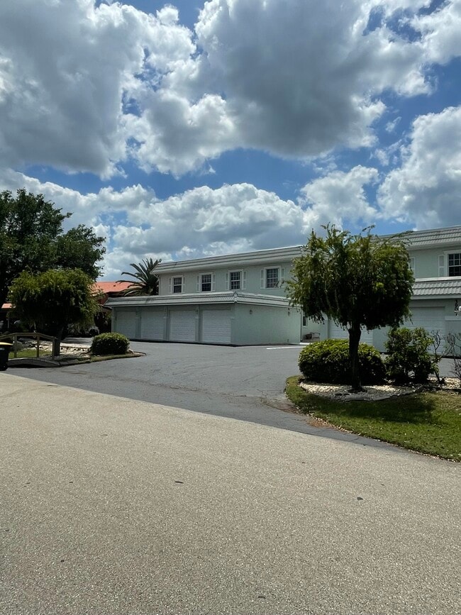 Building Photo - 3907 San Rocco Dr
