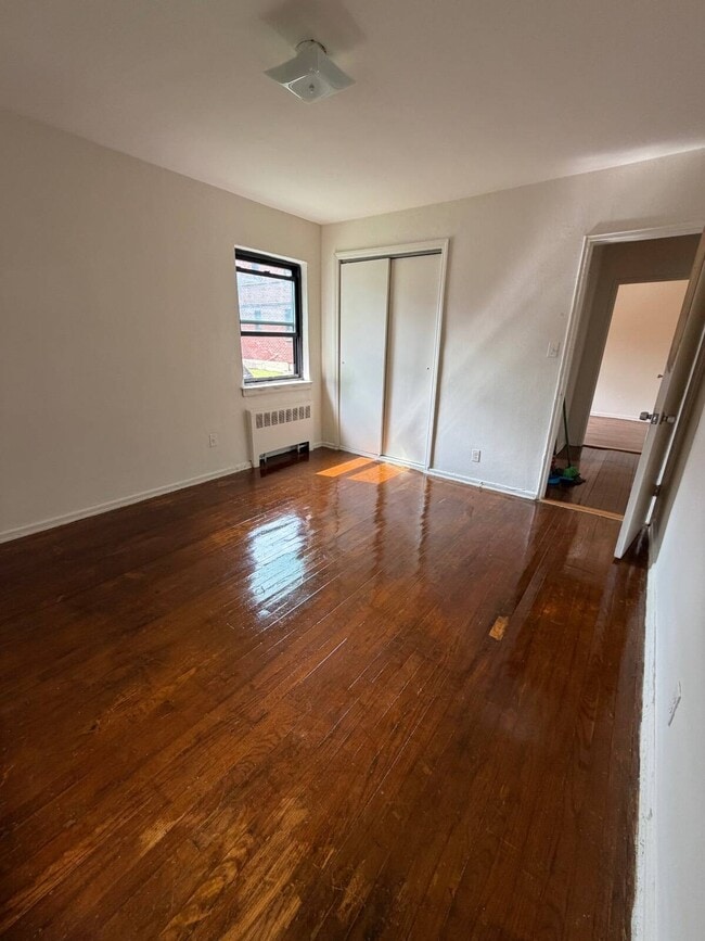 Building Photo - 220-40 73rd Ave