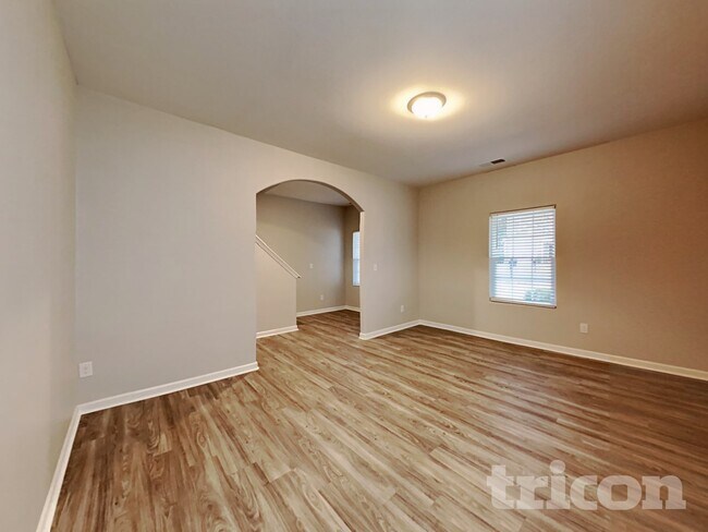 Foto del edificio - 945 Joselynn Drive