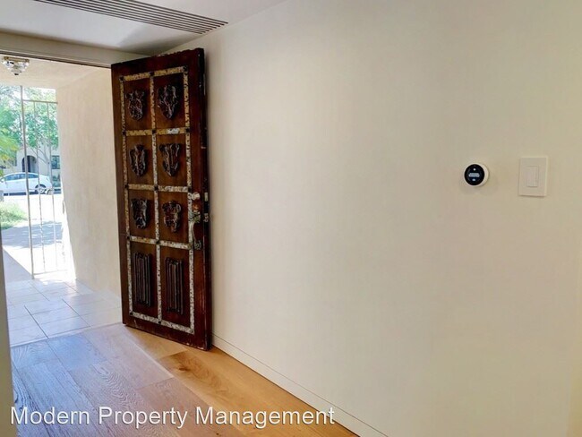 Foto del edificio - 3 br, 3 bath House - 15439 Vose St