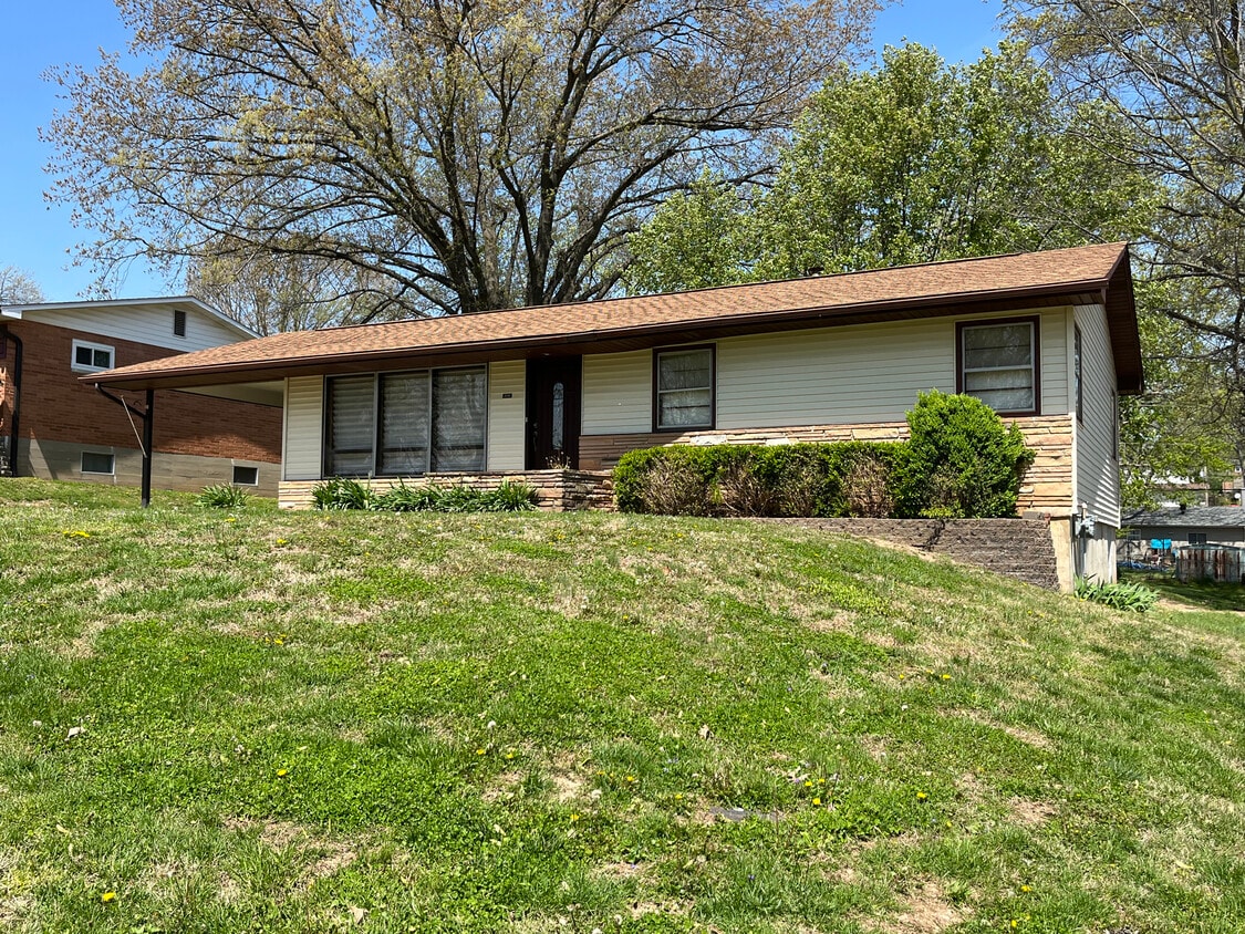 Primary Photo - 2556 Marvin St