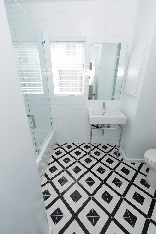 642 Ocean Park Blvd Unit B, Santa Monica, CA 90405 Apartment for Rent