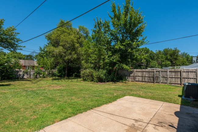 Building Photo - 6002 E Rockwood Rd