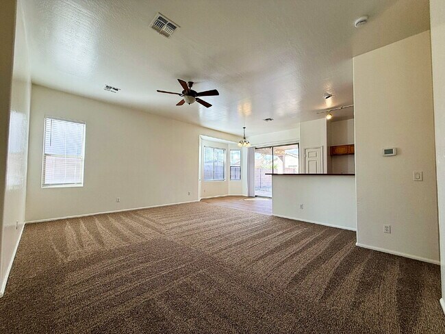 Foto del edificio - Freshly Updated 3BR Home with Community Pool, Clubhouse & Resort-Style Amenities!