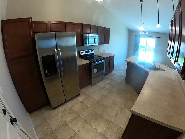 Foto del edificio - Large 3 Bedroom Home