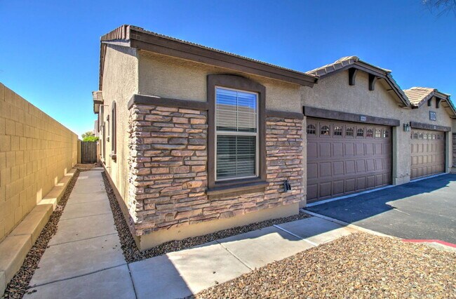 Building Photo - 2725 E Mine Creek Rd