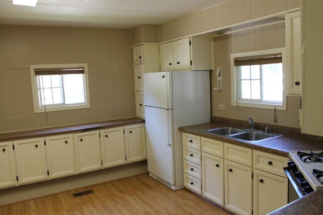 Foto del edificio - 112 E Cherry St