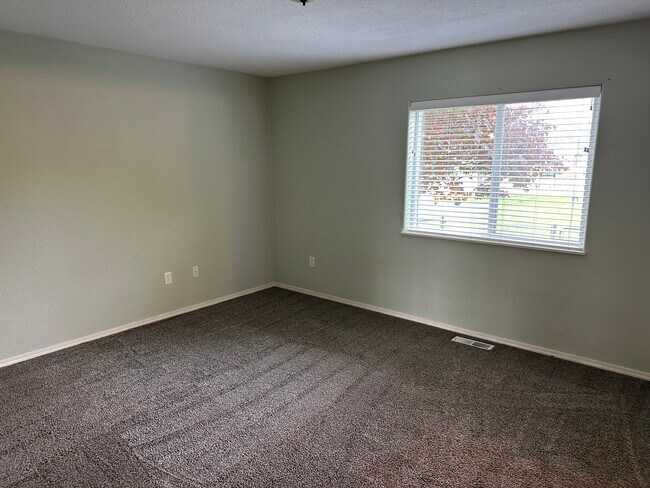 Building Photo - 2867 Sheffield Dr
