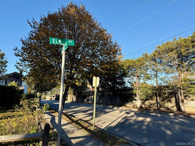 Foto del edificio - 191 Floral Blvd