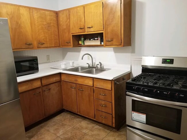 Foto del edificio - 1823 W 10th St