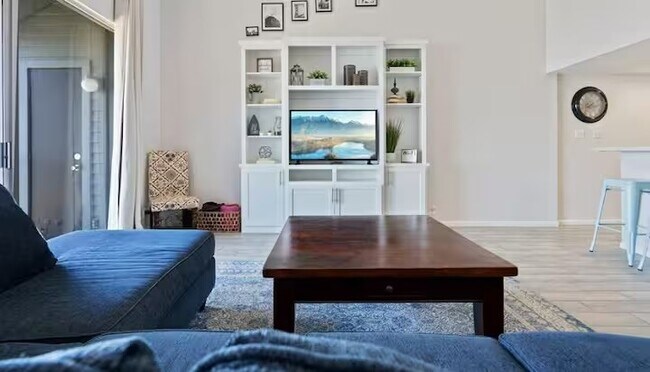 Foto del edificio - 12500 Melville Dr