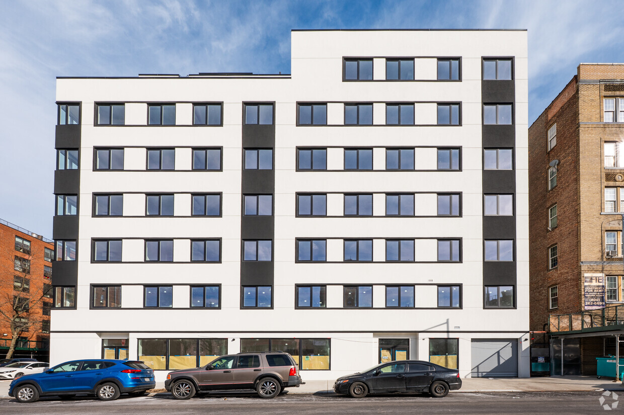 Building Photo - 2500 Barker Ave