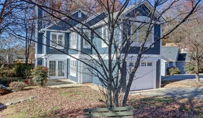 Foto del edificio - Cute 2-story home 2 bedroom 2 1/2 bath with a 1 car garage off Pisgah Church road NW Greensboro