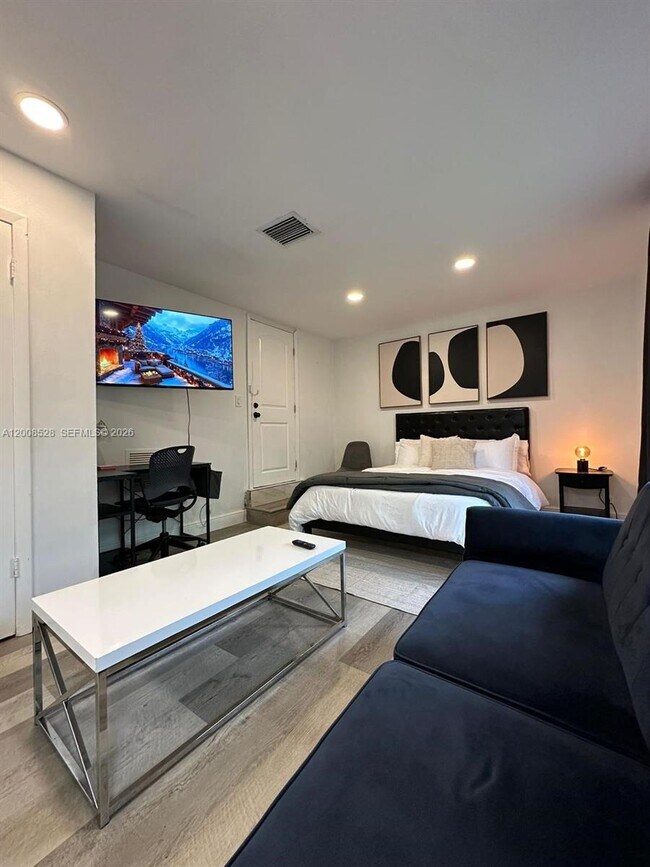 Foto del edificio - 501 NE 70th St