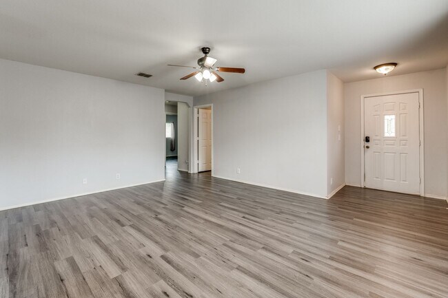 Foto del edificio - SINGLE-STORY 3-BEDROOM IN CIBOLO