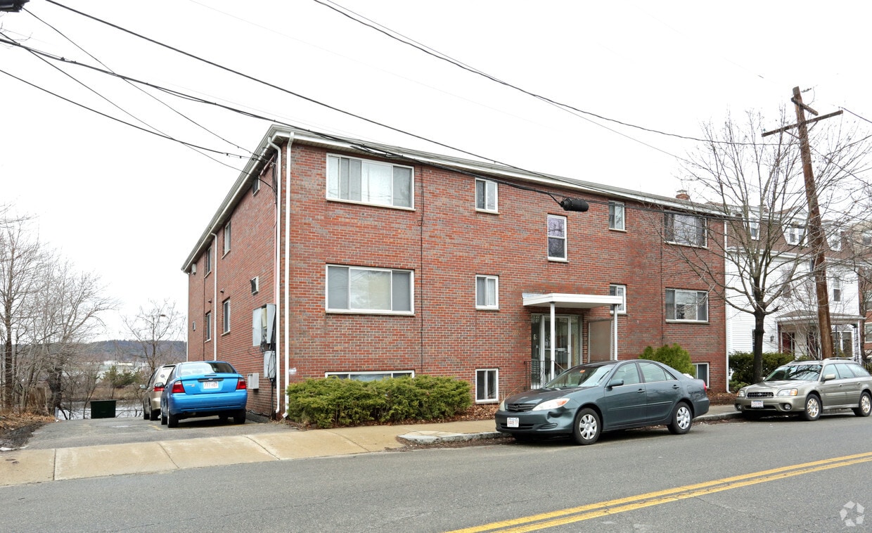 Primary Photo - 61 Crescent St Apartments