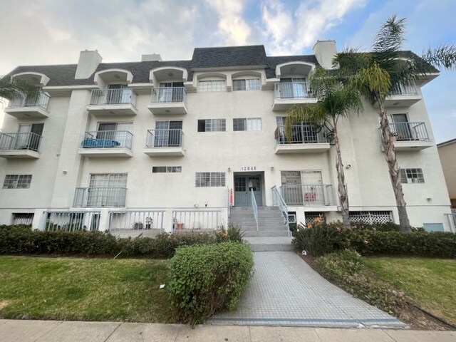 Foto del edificio - 12048 Culver Blvd