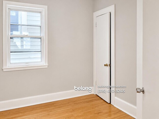 Foto del edificio - 733 E Laurel St