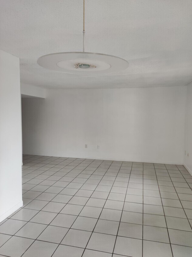 Building Photo - 8933 SW 123rd Ct