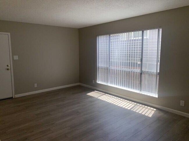 Building Photo - 1 bedroom in Oakland CA 94605