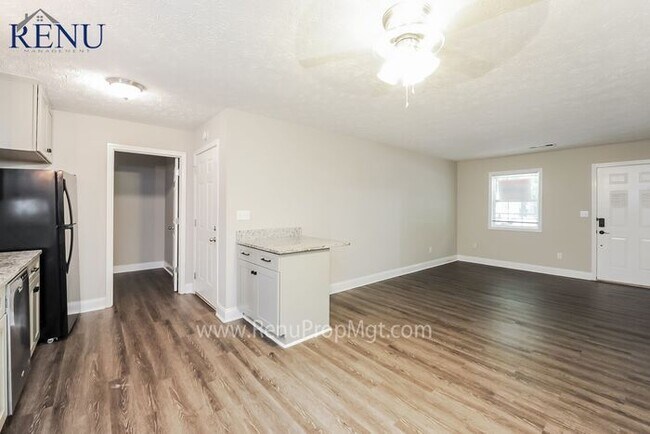 Foto del edificio - Now available 3 bedrooms 2 baths