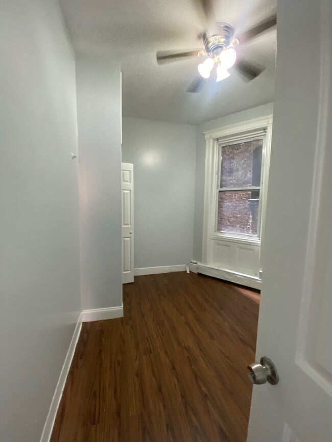 Building Photo - 620 8th St