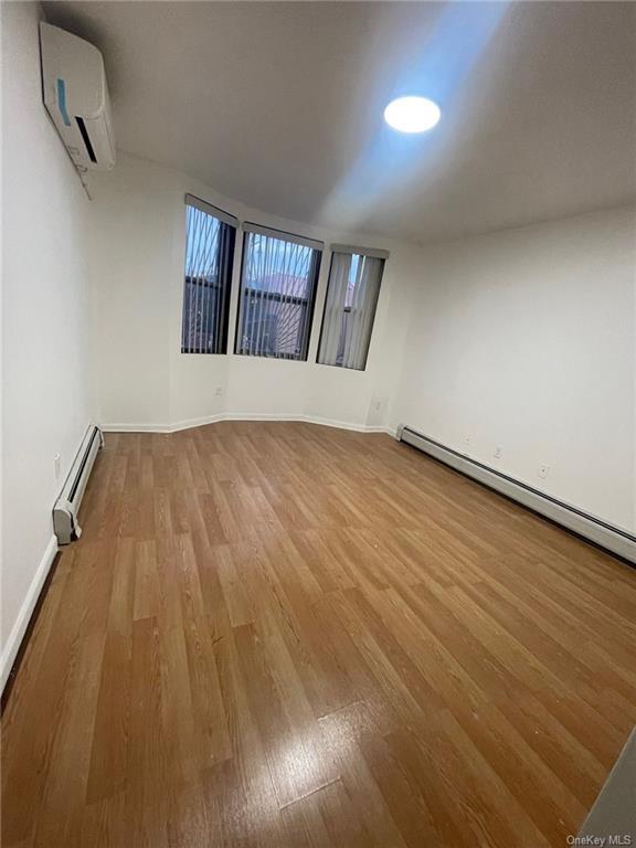 Foto del edificio - 1473 Gates Ave