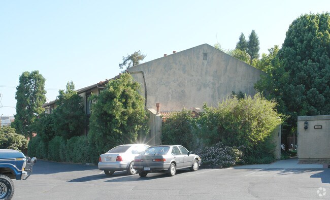 Foto del edificio - 131 Rose Ct