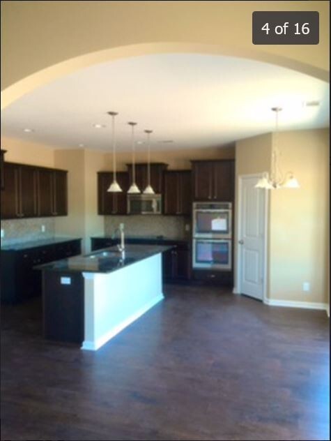 Foto del edificio - 643 Red Oak Ln