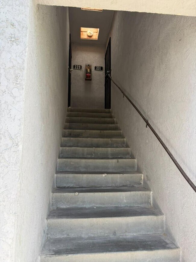 Foto del edificio - 225 Dahlia Ave