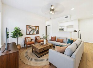 Building Photo - 2320 Gracy Farms Ln