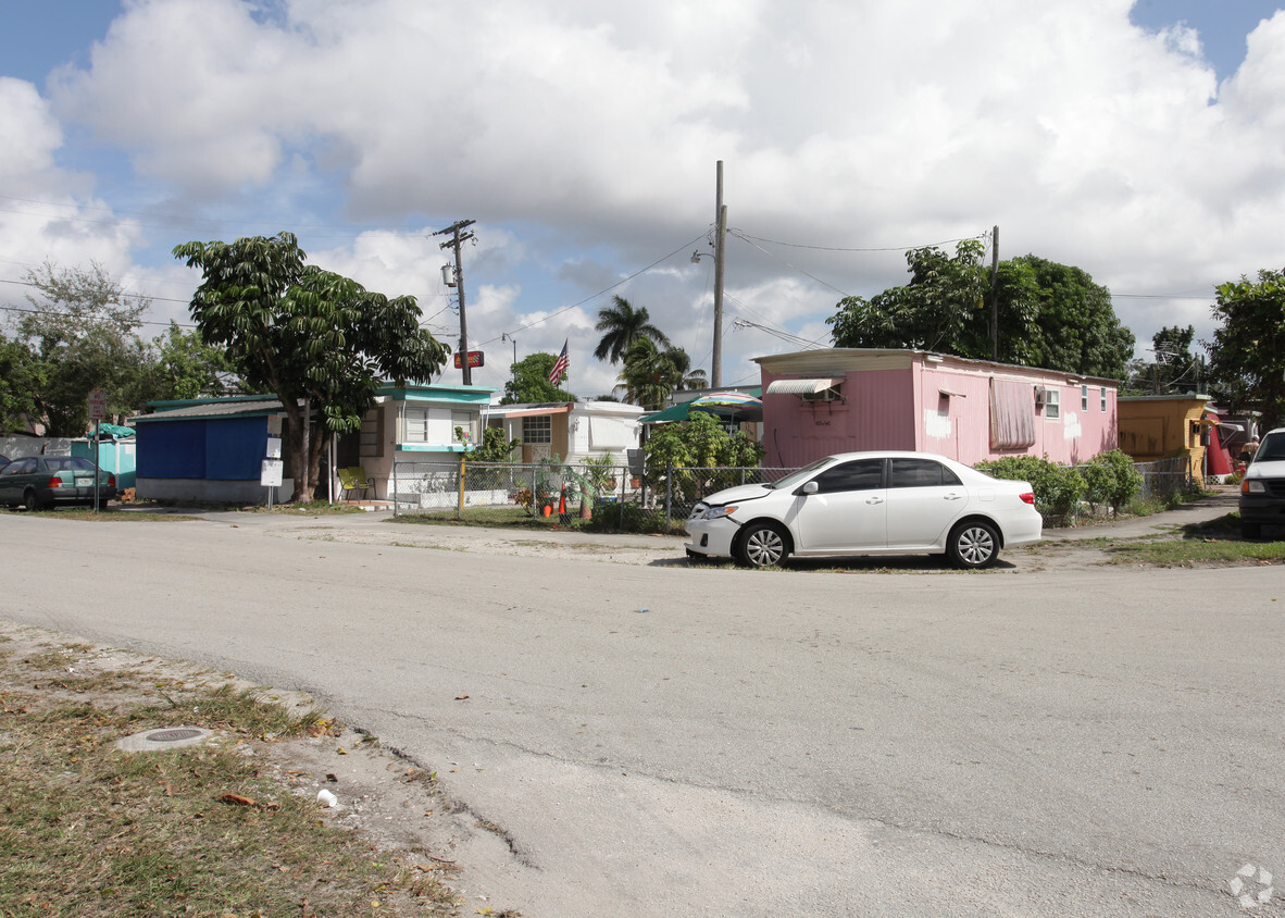 Building Photo - Gables Trailer Park