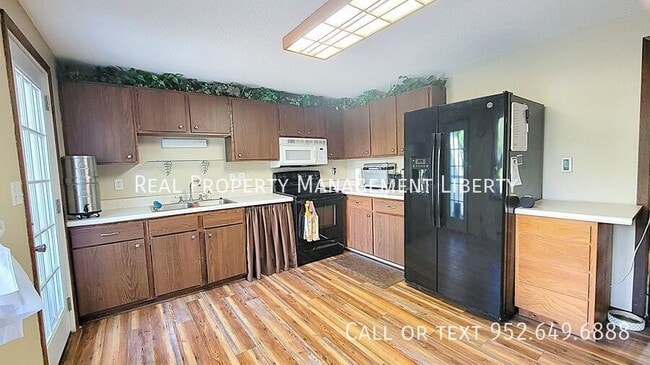 Building Photo - 217 9th St