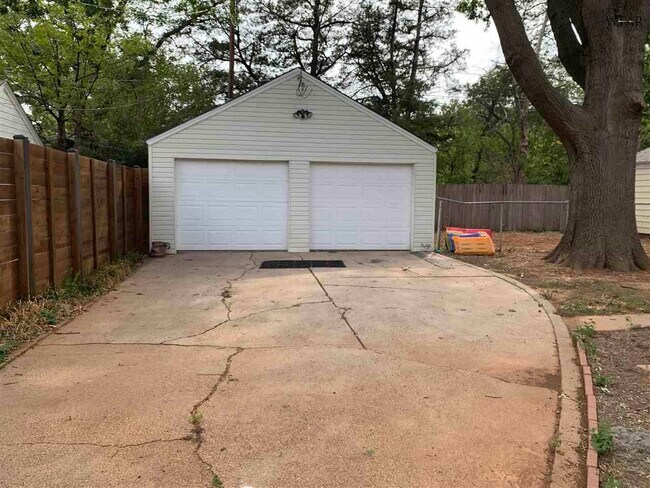 Building Photo - 1629 Ardath Ave