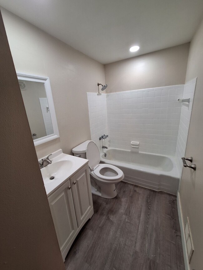 Foto del edificio - 5650 N 97th St