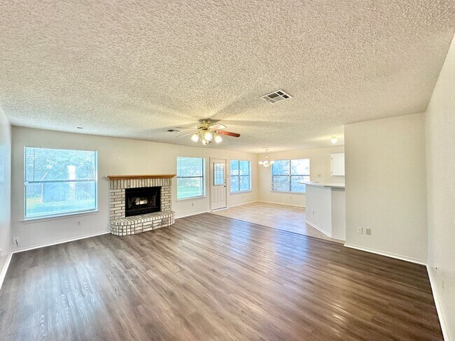 Building Photo - Price Drop!  Viewable Now!  Small Dogs Acc...