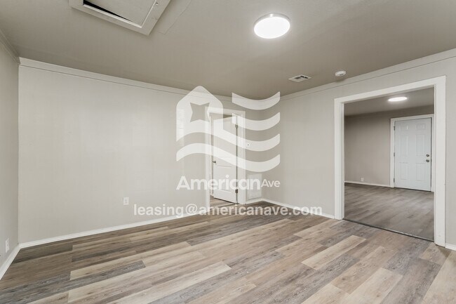 Foto del edificio - 910 N Franklin Ave