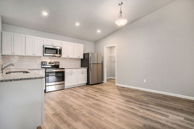 Building Photo - 3143 Alder Dr SW
