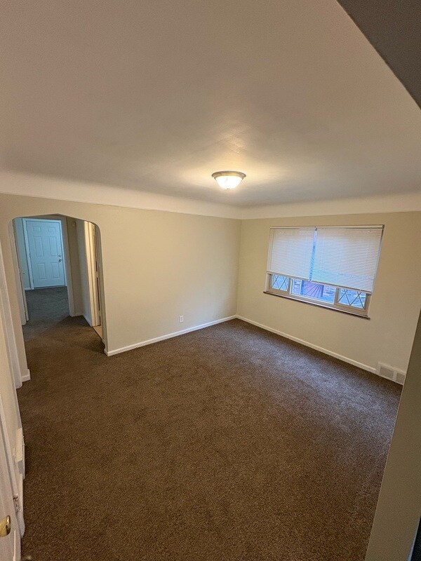 Building Photo - 14836 Rutherford St