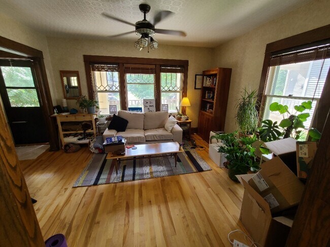 Foto del edificio - 2515 Pleasant Ave