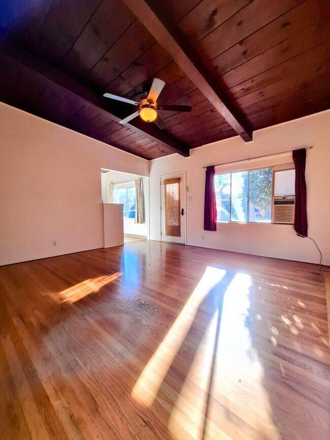 Foto del edificio - Cat Friendly 2bd Duplex w/Private Patio & Attached Garage