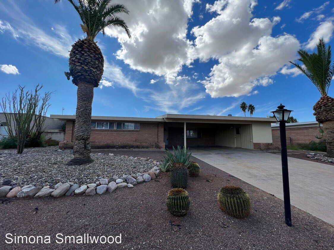 Primary Photo - 4 br, 2 bath House - 2340 S Camino Seco