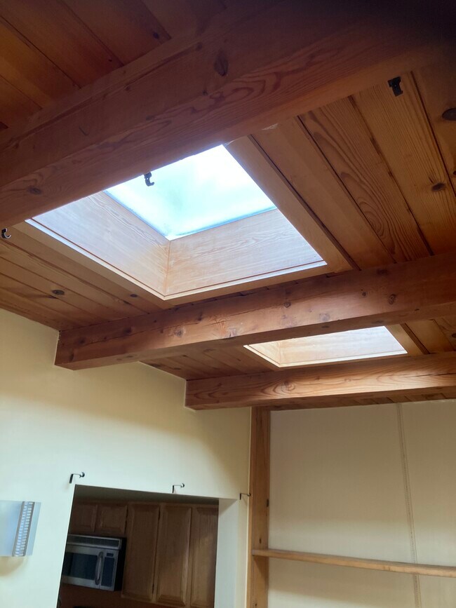 Building Photo - 3228 1/2 La Avenida de San Marcos