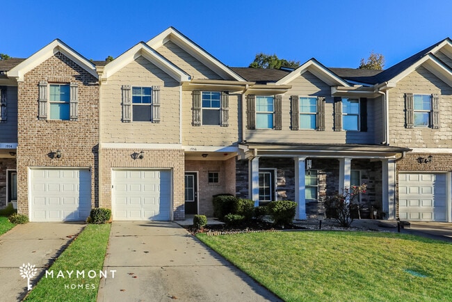 Building Photo - 1956 Old Dogwood