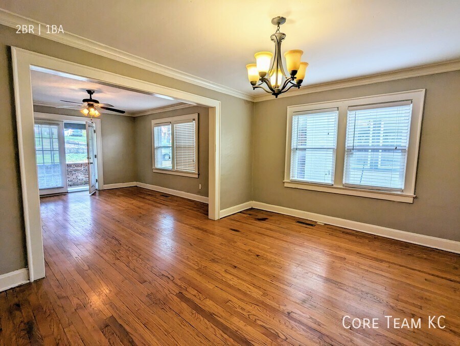 Foto principal - 2 Bedroom at 5007 Wyandotte in South Plaza