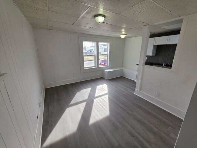 Building Photo - 50 E Main St