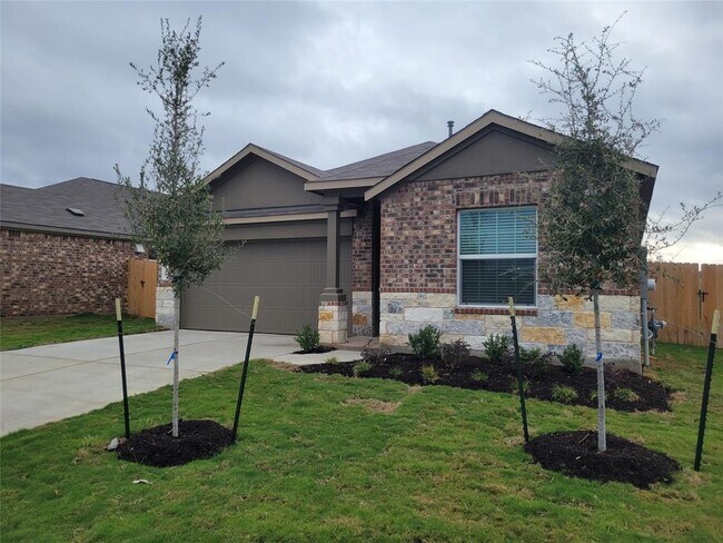 Building Photo - 634 Waterway Ave